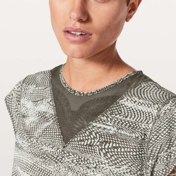 Lululemon For The Run Short Sleeve Swerve Vapor Metal Grey Size 8 - Picture 2 of 8